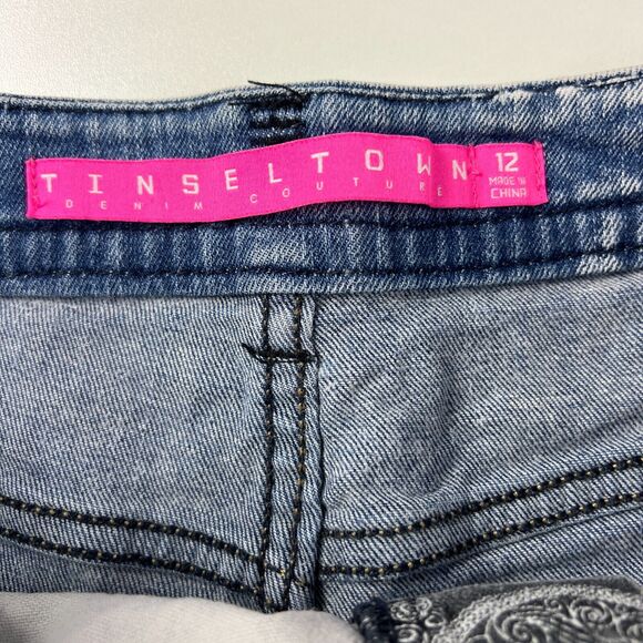 Tinseltown Denim Couture Women’s Size 12 Demin Boho Elephant Print Jean Shorts - Picture 2 of 8